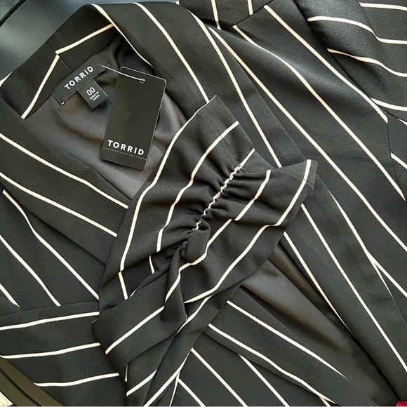 TORRID: Black Stripe Crepe Open Front Blazer 00 - Picture 9 of 12